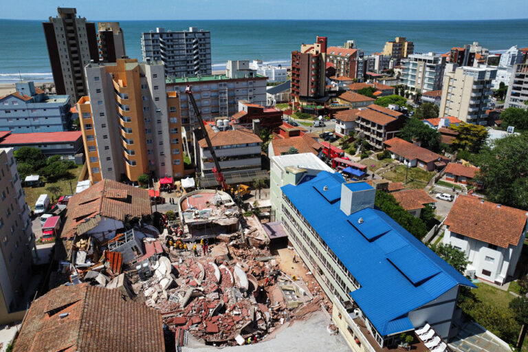 Tapiaron el frente de la zona de derrumbe