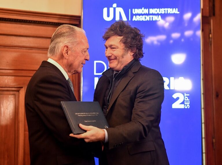 Chispazos entre la UIA y el Gobierno: cuestiona la apertura comercial y pide bajar impuestos