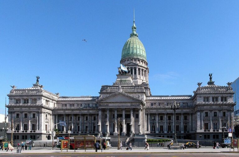 ChatPTS responde: cuáles son las claves del presupuesto 2025 de Milei?