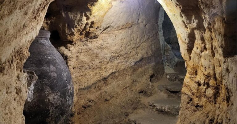 El laberinto subterráneo de 8 kilómetros por túneles y cuevas en uno de los pueblos más bonitos de España