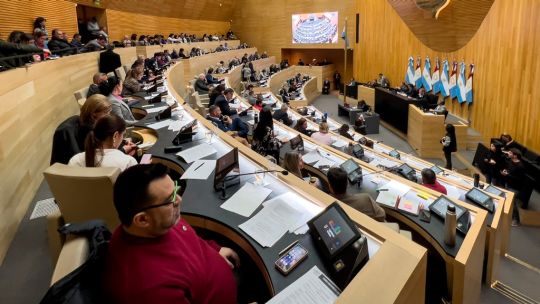 Legislatura de Córdoba: El PJ aprobará el presupuesto 2025 de LLaryora, pese al rechazo de los halcones de JxC y de Spaccesi