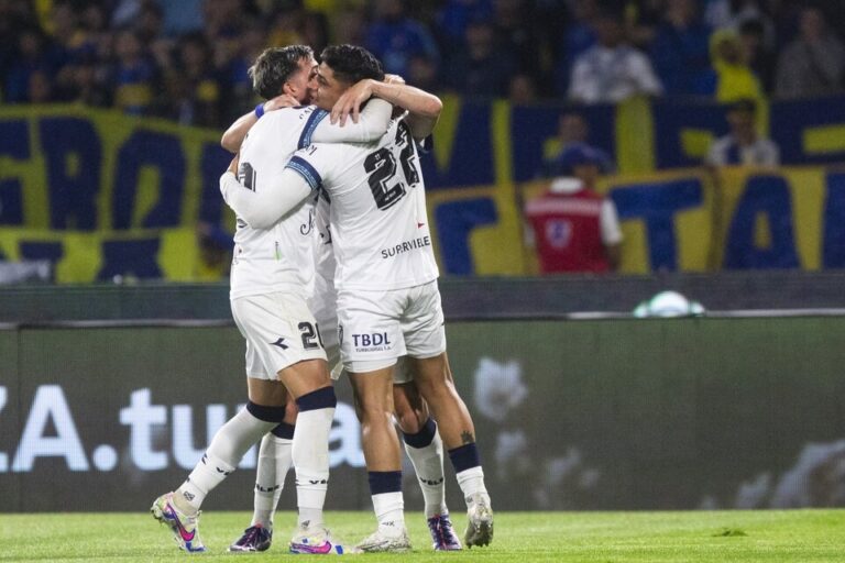 Vélez le ganó a Boca un partidazo a puro gol y clasificó a la final de la Copa Argentina: minuto a minuto