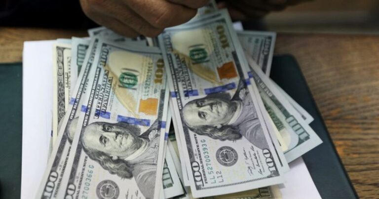 Dólar en Colombia baja de precio, pero sigue caro: así se negoció la compra y venta el 29 de noviembre en casas de cambio