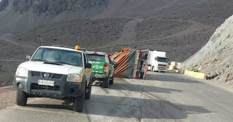 Eran madre e hija las argentinas que murieron cuando volvían de Chile y desbarrancaron por un camión que se cruzó de carril