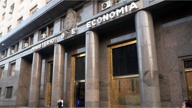 Deuda: Economía amplió una letra en dólares por más de u$s20 millones para el pago de vencimientos