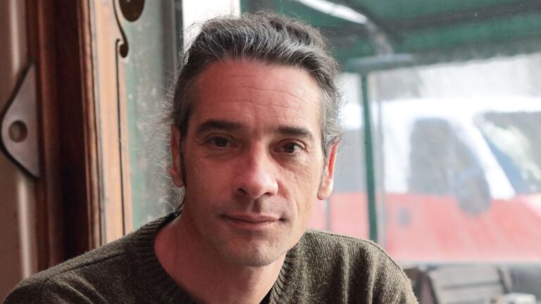 Pablo Mariuzzi: «El teatro está vivo y se sigue haciendo como en Grecia hace 2.500 años»