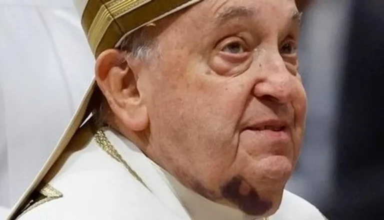 Preocupación máxima por el Papa: ahora tiene insuficiencia renal