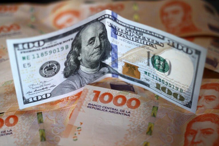 Dólar blue, dólar hoy: a cuánto cotizan el martes 15 de abril de 2025