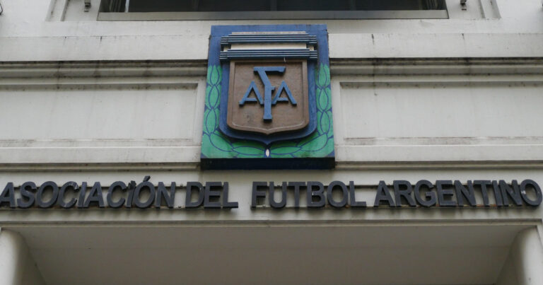 Muerte del Papa Francisco: se postergan todos los partidos de este lunes en el fútbol argentino