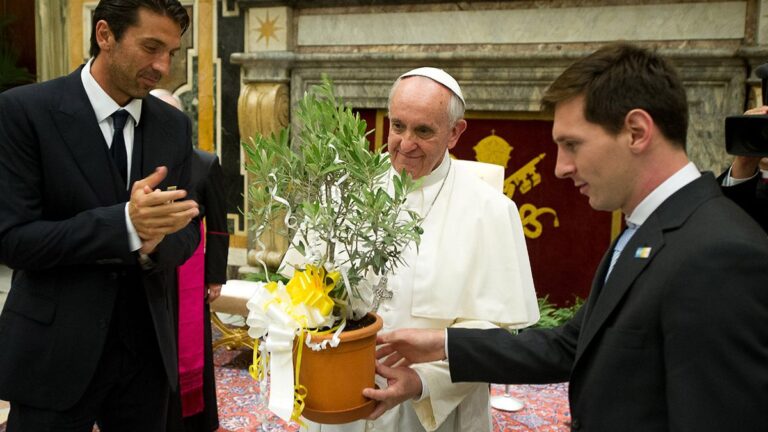 Lionel Messi destacó al Papa Francisco «por hacer del mundo un lugar mejor»