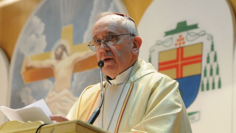 Dos años antes de convertirse en el Papa Francisco, Bergoglio dio una misa en Rosario