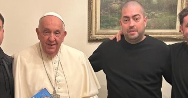 El Papa y Callejeros: un vínculo que arrancó Bergoglio y Francisco lo hizo aun más fuerte