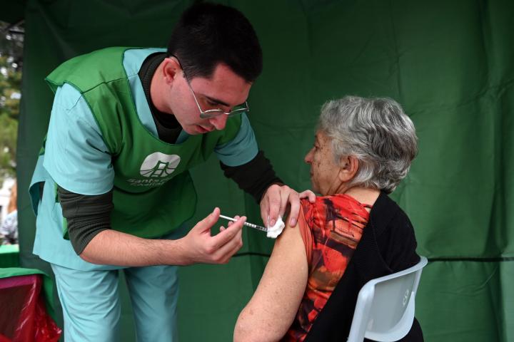 Lanzan vacunación contra la gripe y la neumonía