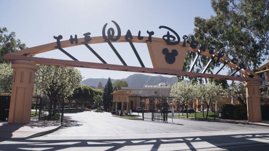 Disney despide cientos de empleados por dificultades financieras