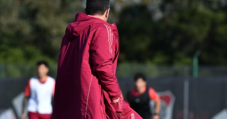 La atípica foto de Gallardo en la práctica de River, con un detalle especial