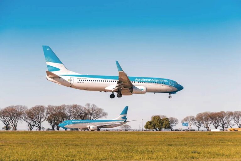 Aerolíneas Argentinas califica de político el paro de pilotos dispuesto para este martes