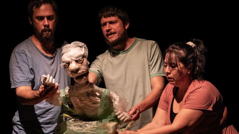 Llega «Flota», la premiada obra teatral santafesina sobre la inundación del 2003