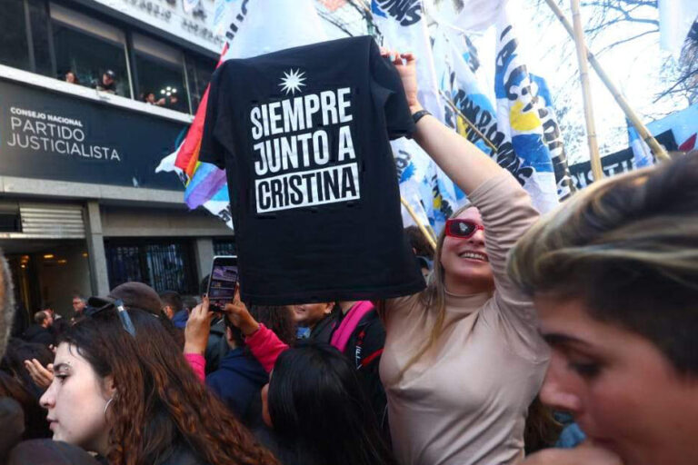 A las 14 en Plaza de Mayo: el peronismo se moviliza contra la proscripción de Cristina
