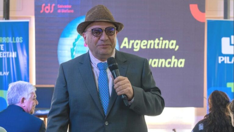 El gurú rosarino del blue ni se mosquea por la subida del dólar y lanza un nueva «bomba»