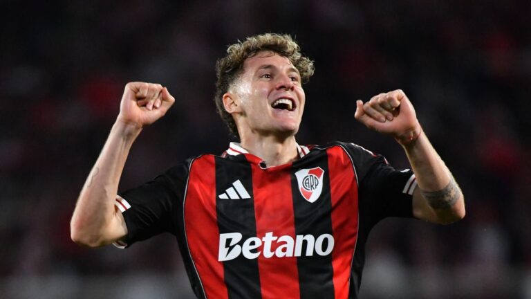 River aplastó a Instituto en un partido inolvidable de Lencina