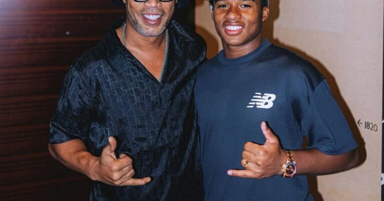 Mientras disfruta de su luna de miel, Endrick se encontró con Ronaldinho en Japón