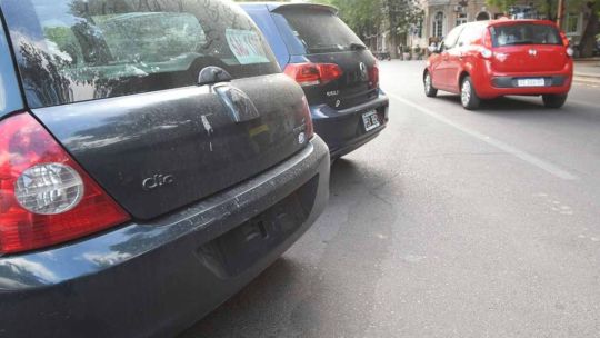 Más de 300.000 autos sin patente: los efectos del faltante, la trampa para evitar multas y la respuesta del Gobierno