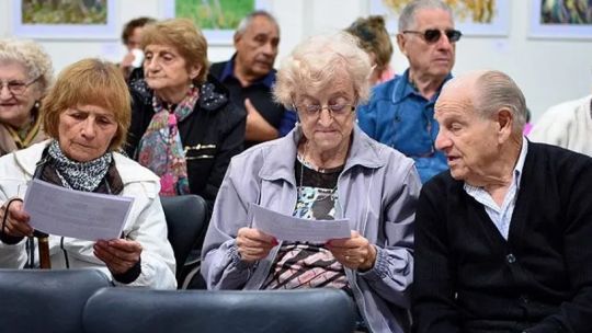 La oposición criticó el aumento a jubilados anunciado por Llaryora y advirtió que no resuelve el problema de fondo