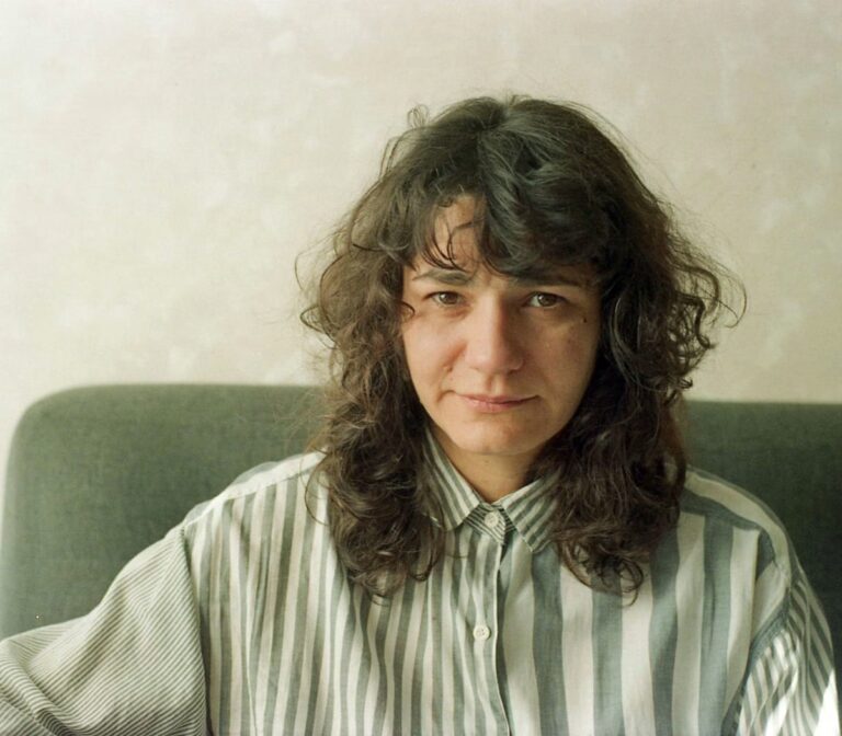 7vidas ediciones lanza en preventa el libro de poemas La ilusión de nombrar, de Luciana Fernández