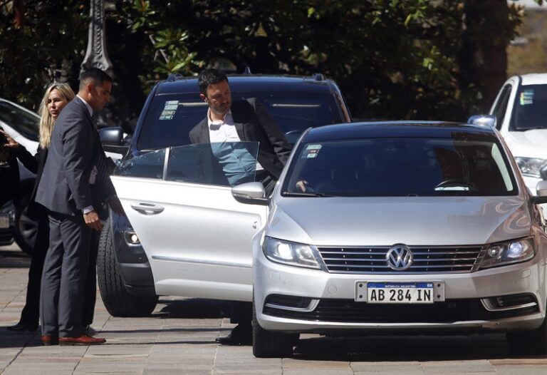 Denuncian que Petri usa los recursos de la universidad de Defensa para hacer campaña en Mendoza