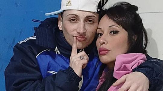 El hombre acusado de matar a su esposa, con quien compartía prisión domiciliaria, se negó a declarar y fue procesado