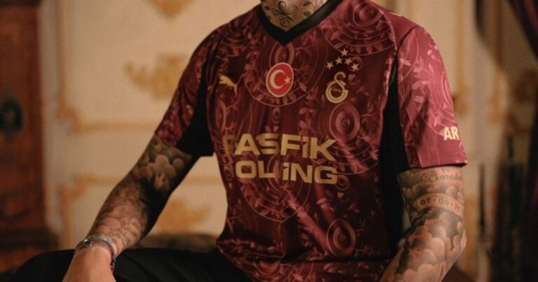 Mauro Icardi fue modelo por un día y posó con la nueva camiseta del Galatasaray
