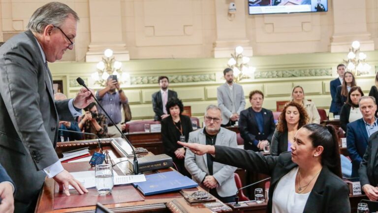 En una sesión exprés de la Convención, Colombo juró como reemplazo de Locomotora Oliveras