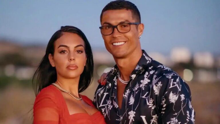 Cristiano Ronaldo mostró su anillo de compromiso y anunció que se casa