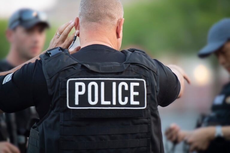 Presentó su licencia de conducir en la entrada de un hospital en EE.UU. y terminó detenida por el ICE: el caso