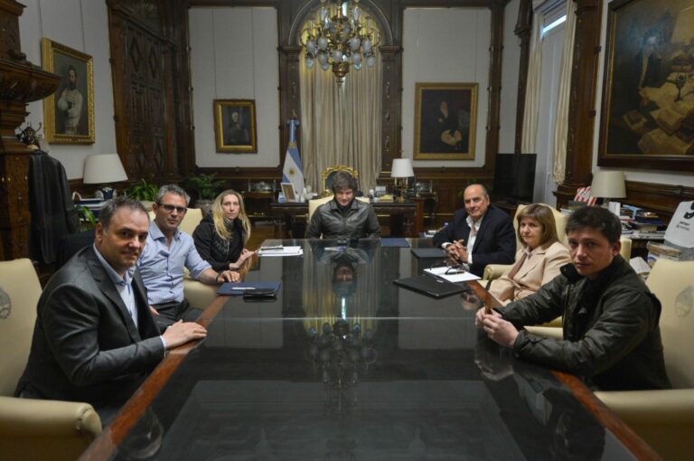 Milei estrenó su «nueva» mesa política: profundización del rumbo económico y nuevos vetos en marcha