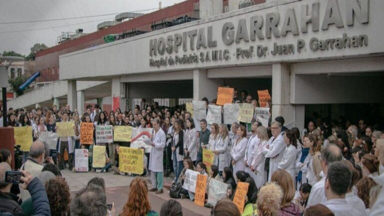 No solo el financiamiento universitario: el gobierno vetó la ley de emergencia en pediatría