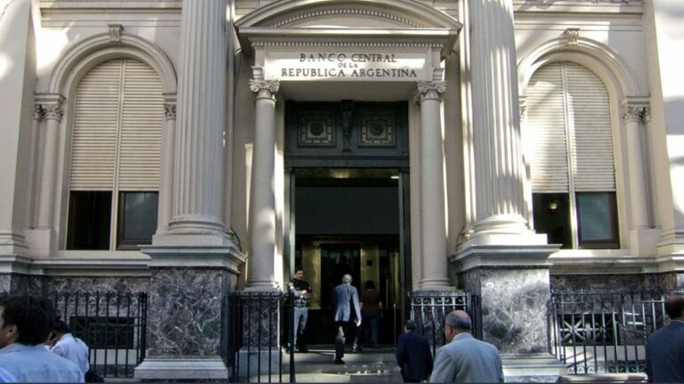 El Banco Central vendió u$s432 millones en dos días para defender la banda cambiaria