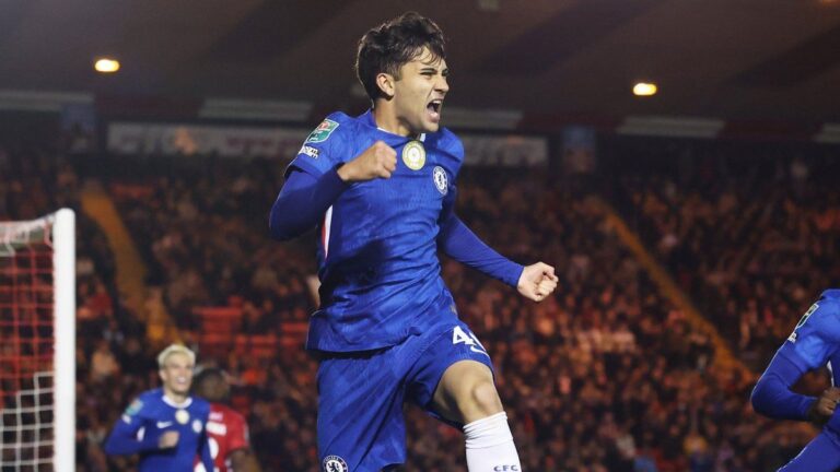 Con Garnacho, Enzo Fernández y gol de Buonanotte, Chelsea evitó el papelón y avanzó en la Carabao Cup
