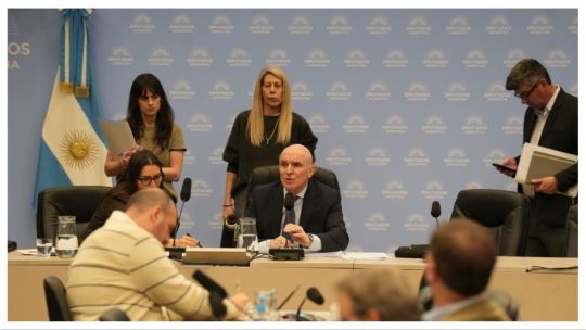 Presupuesto 2026: la oposición exige la presencia de Caputo y que la asistencia de EE.UU. pase por el Congreso