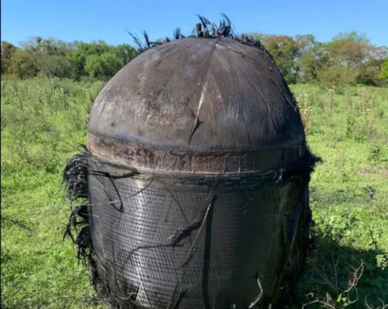 Misterio en Chaco: cayó un objeto metálico de gran tamaño del cielo
