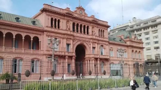 Hubo alarma y corridas en Casa Rosada por un foco de incendio cerca de la oficina de Santiago Caputo