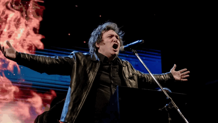 De regreso al país, Javier Milei activa el modo campaña electoral