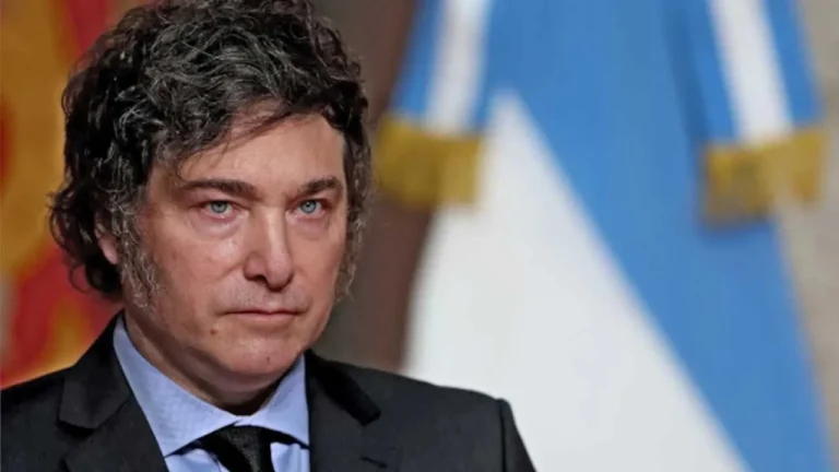 Crece la crisis en el gobierno de Milei: una encuesta revela que hasta sus propios votantes le sueltan la mano