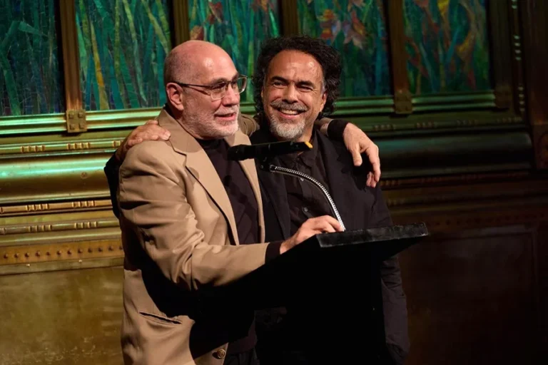 Los 25 años del film Amores perros reconciliaron a sus creadores: Alejandro González Iñárritu y Guillermo Arriaga