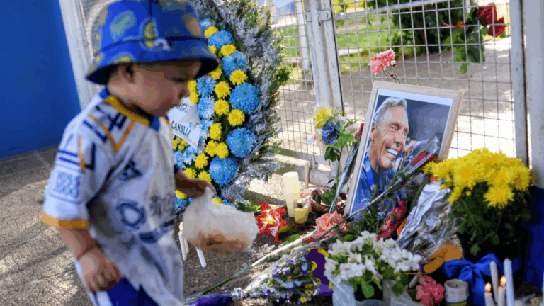 Flores, velas y abrazos: el emotivo homenaje a Miguel Ángel Russo en el Gigante de Arroyito