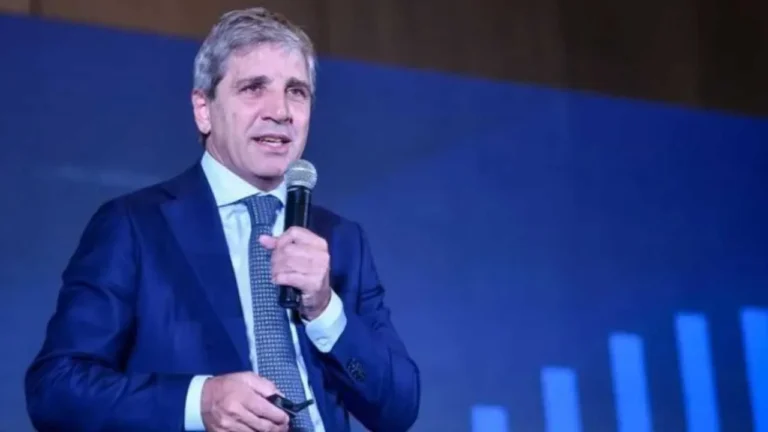 Caputo aseguró que no se va a salir de la flotación entre bandas y que EE.UU. podrá seguir comprando pesos