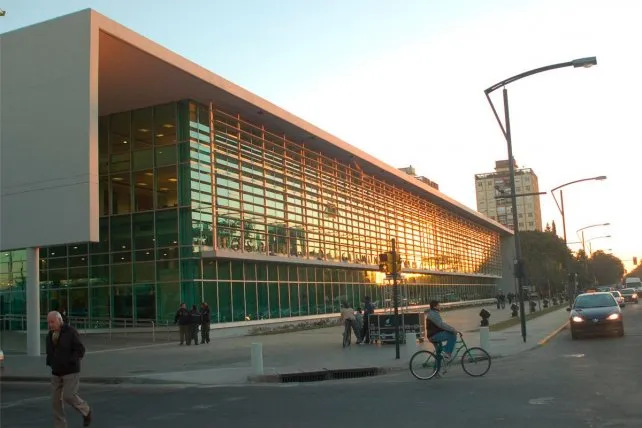 Lluvia de balas frente al Hospital Clemente Álvarez