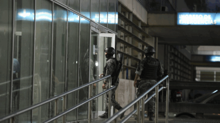 Balacera al Heca: cuatro demorados que quemaban una moto con pedido de captura