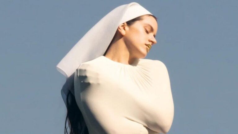 Rosalía estrenó «Lux», su disco más ambicioso, en el que explora su propia divinidad pop