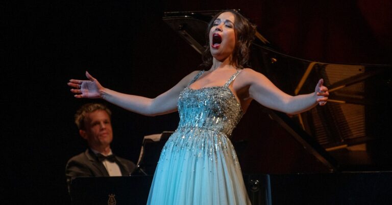 La magnífica soprano Nadine Sierra, con generosidad en estado puro: hizo seis bises y lanzó sus zapatos en el escenario